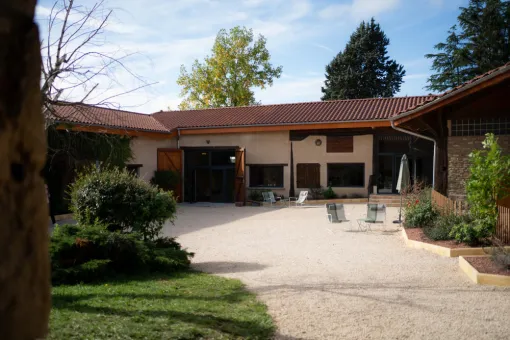 Nouveau support de communication web, Saint-Martin-en-Haut, La Cour de Marius